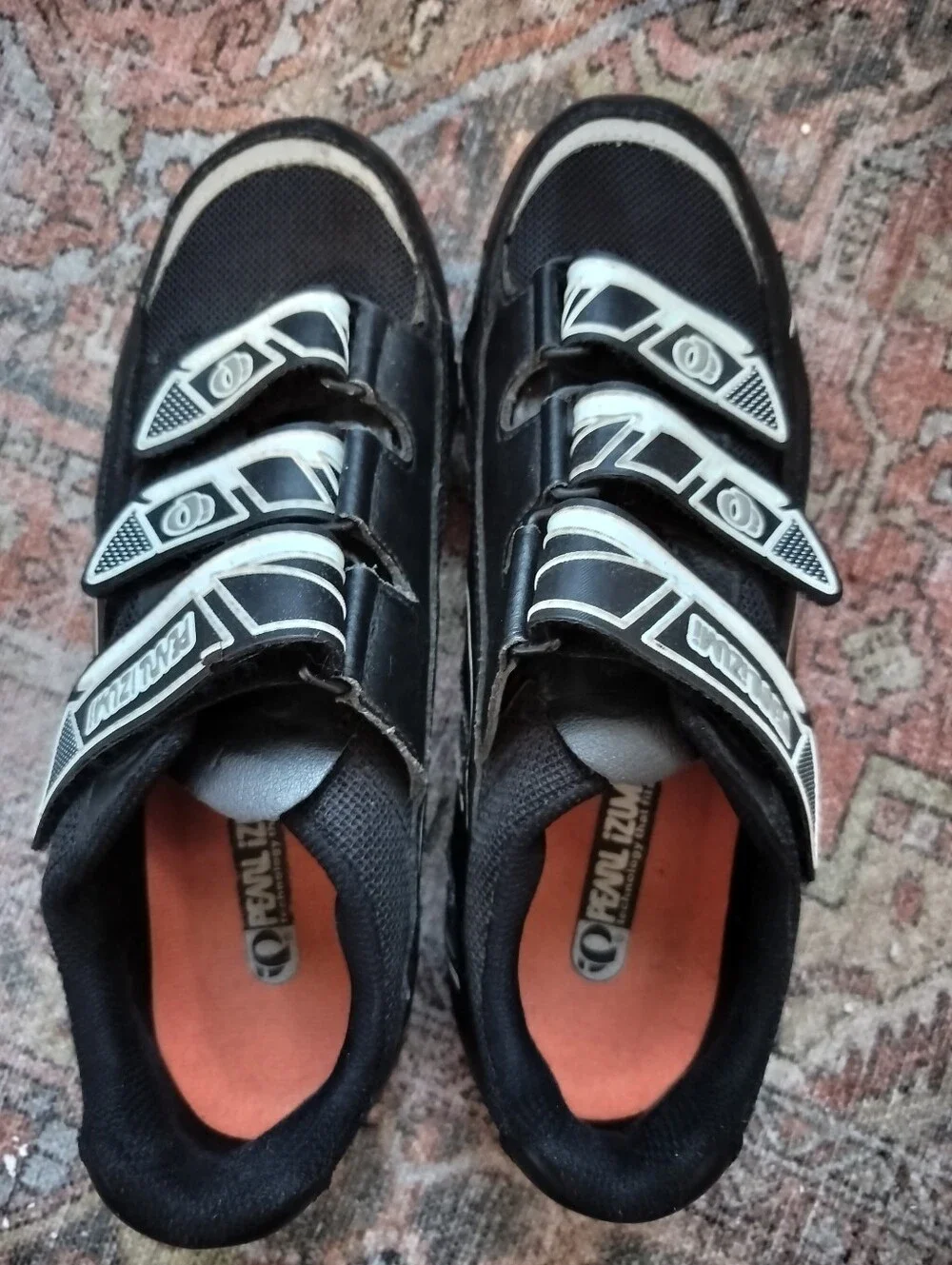 Pearl Izumi Black & White Cycling Bike Shoes w Orange Insoles - Size 9/7.5 Men